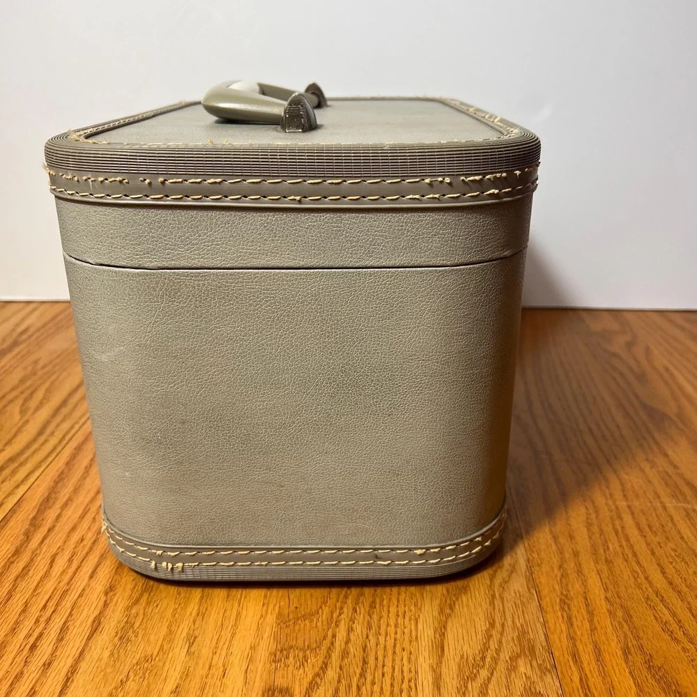 Vintage Airway Train Case Gray Hard Shell Makeup Cosmetic Vanity Case w Mirror